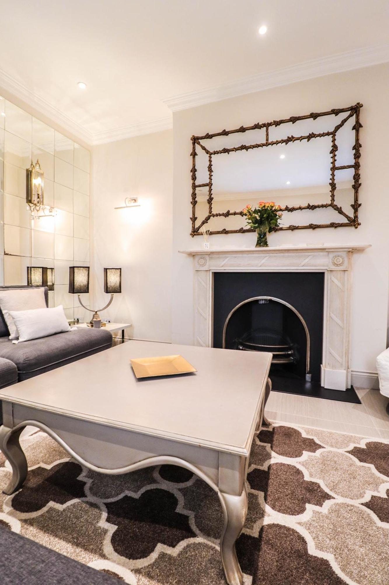 Elegant One-bedroom! Kensington Flat With Patio Appartement