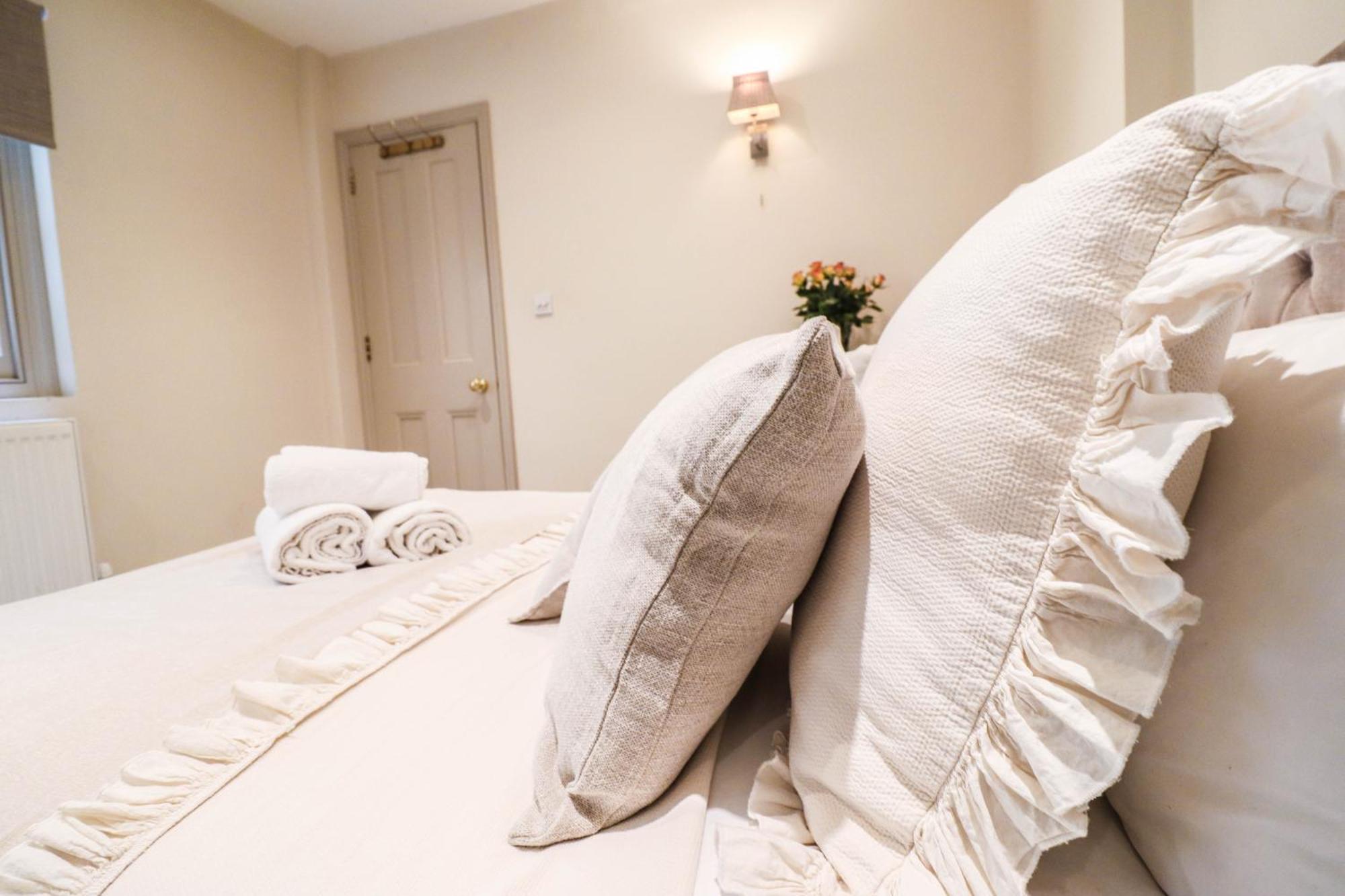 Elegant One-bedroom! Kensington Flat With Patio Appartement