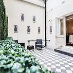 Elegant One-Bedroom! Kensington Flat With Patio