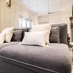 Elegant One-Bedroom! Kensington Flat With Patio