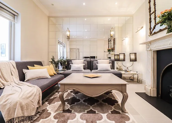 Elegant One-Bedroom! Kensington Flat With Patio