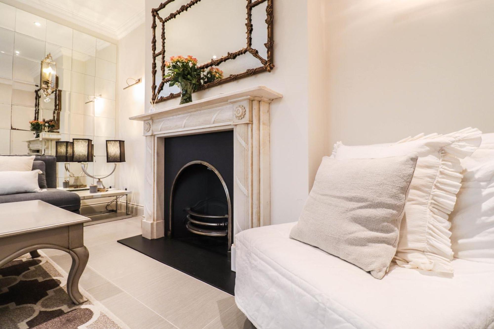Elegant One-bedroom! Kensington Flat With Patio *