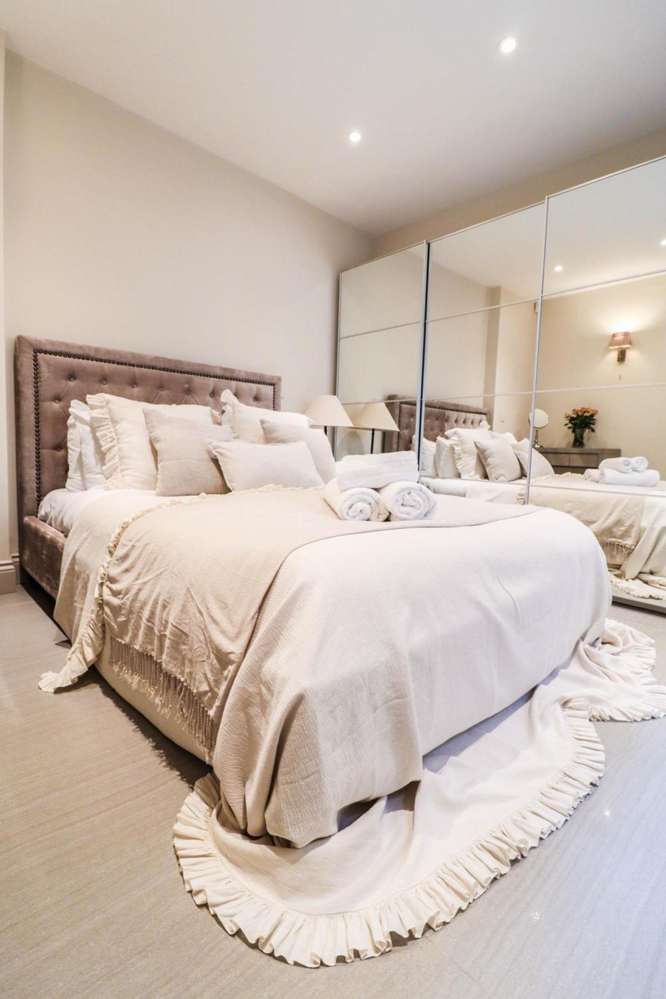 Elegant One-bedroom! Kensington Flat With Patio Apartamento Londres